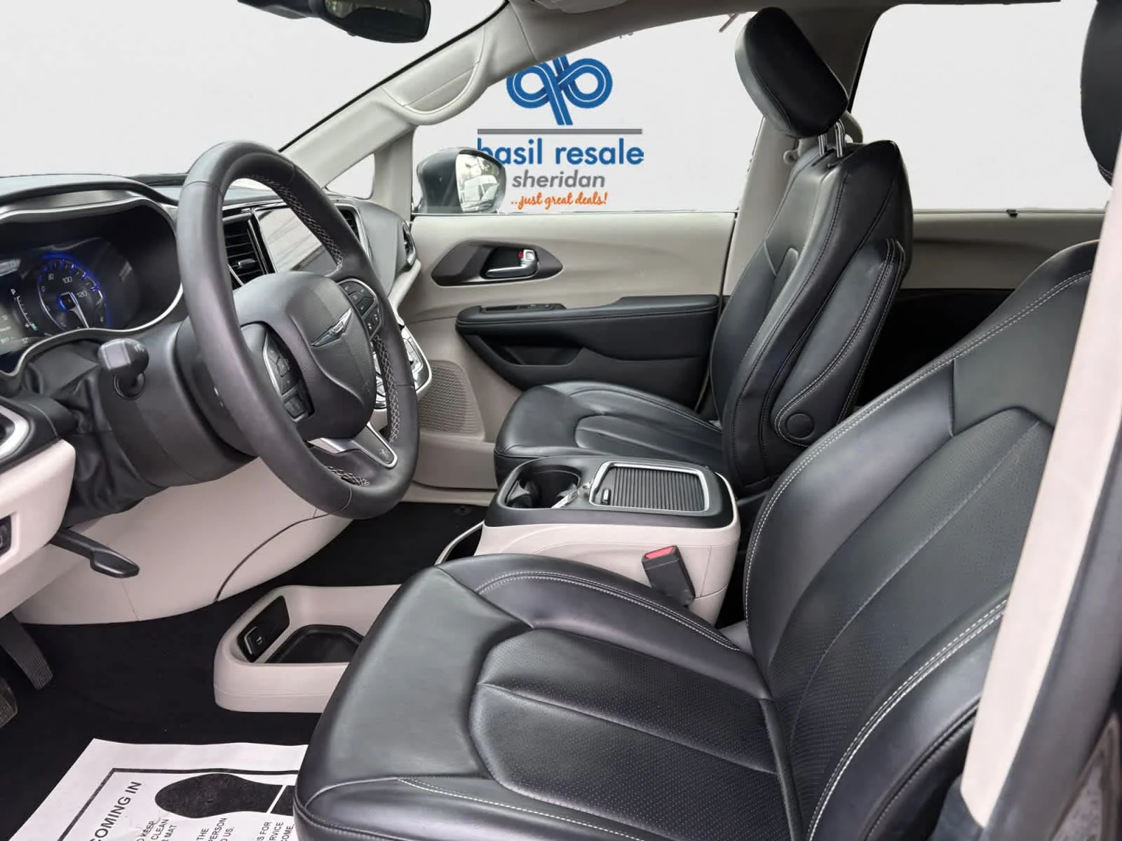 Used 2023 Granite Crystal Metallic Clearcoat Chrysler Touring L image 12
