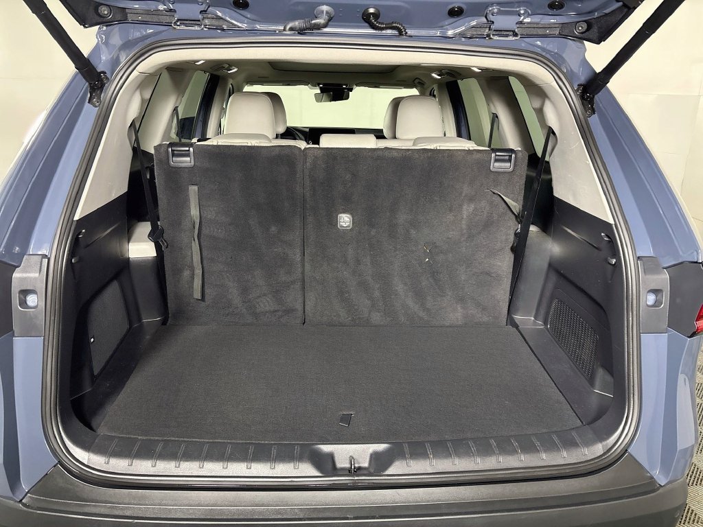 Used 2024 White Toyota Platinum image 21