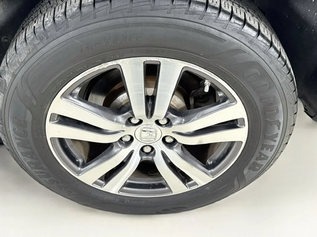 Used 2016 Silver Honda EX-L image 41