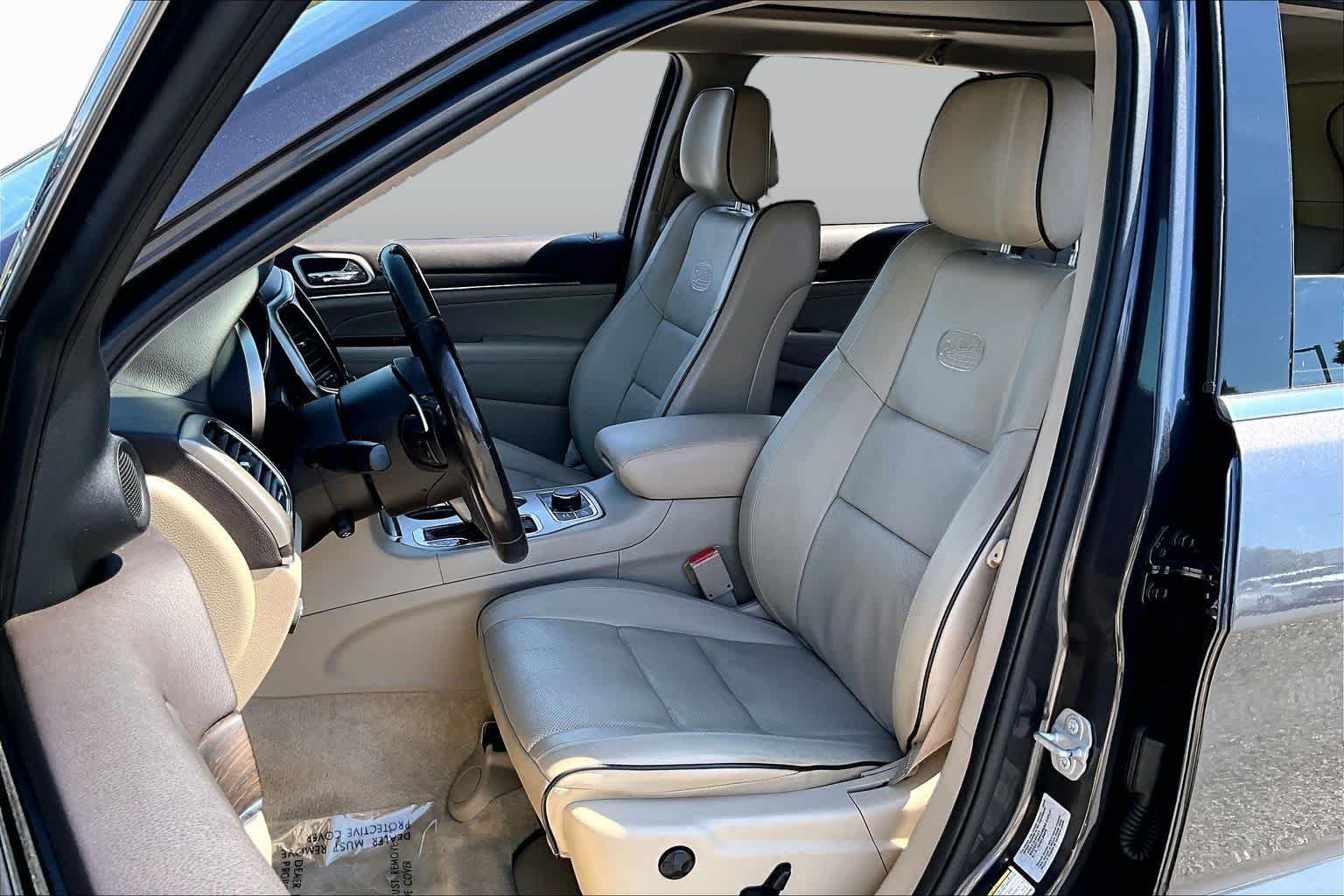 Used 2017 Granite Crystal Metallic Clearcoat Jeep Overland image 8