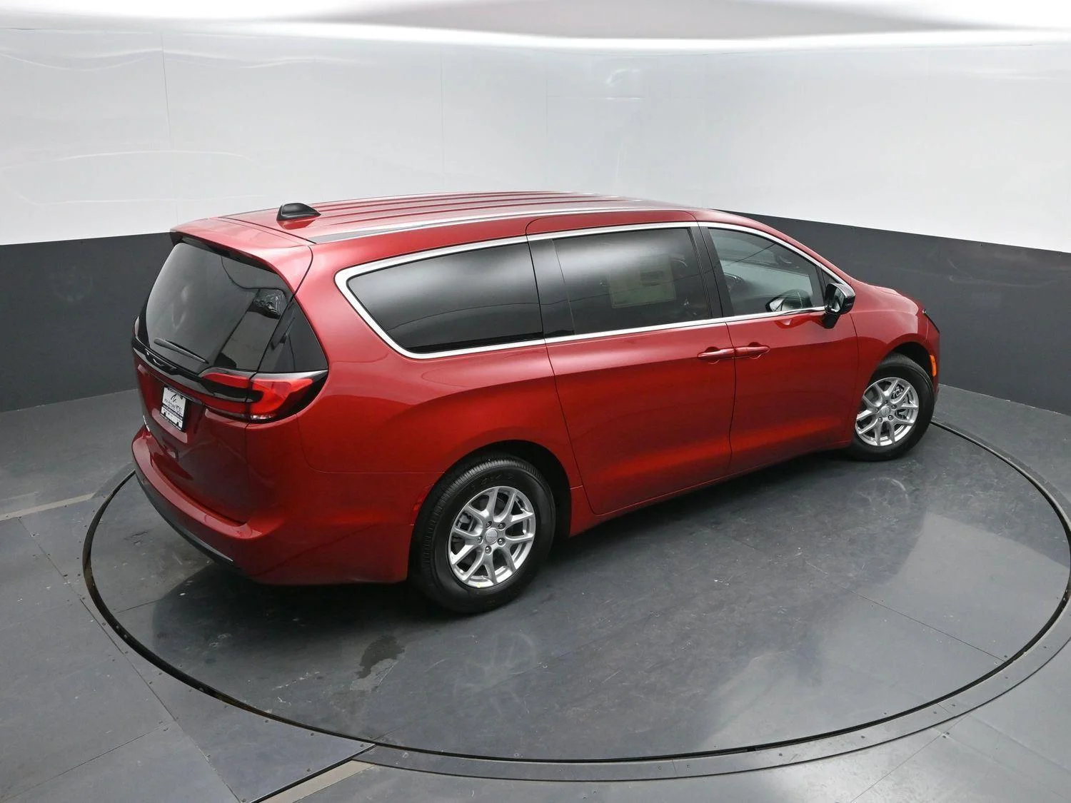 New 2027 Red Hot Pearl-Coat Exterior Paint Chrysler Select image 38