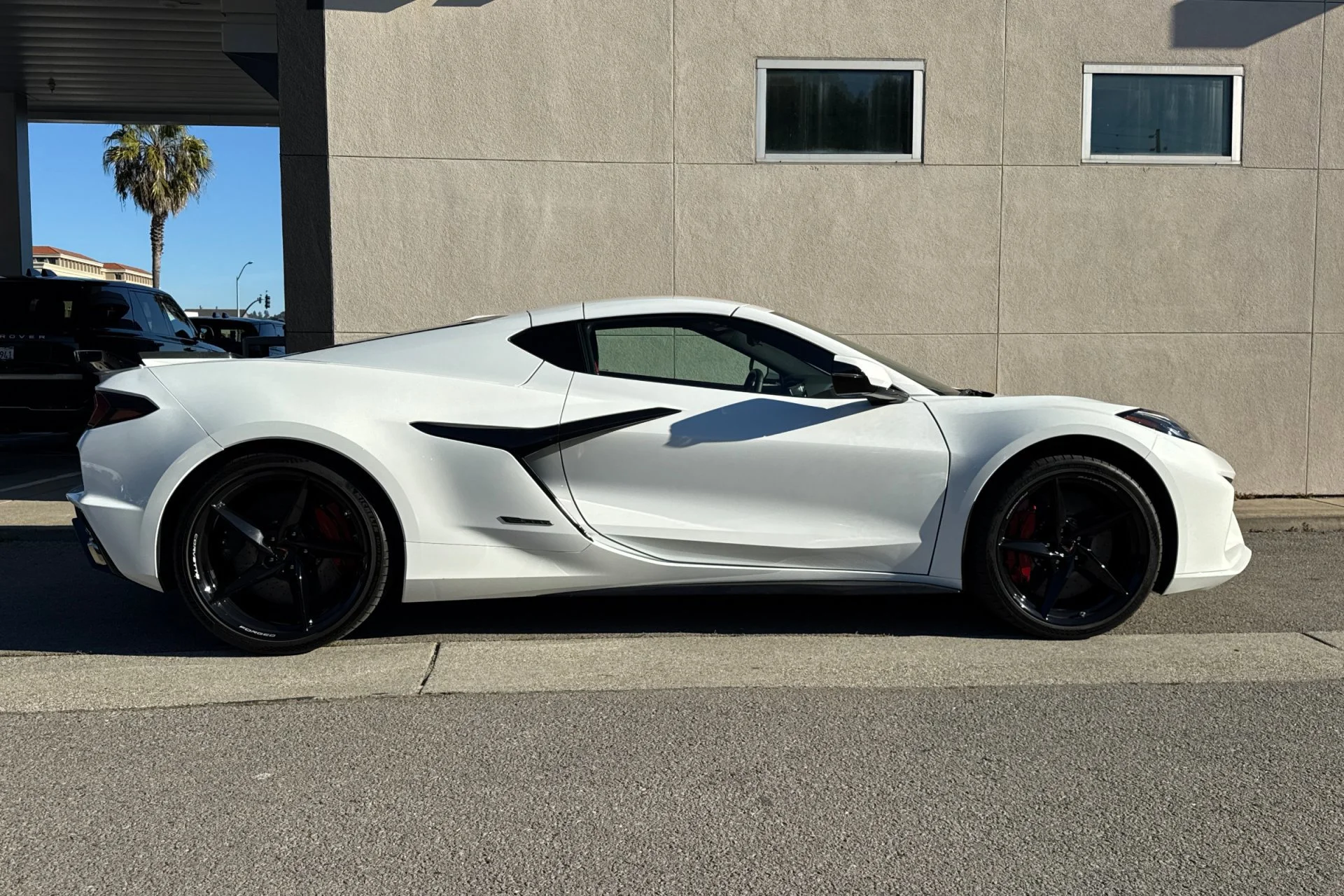 Used 2025 Arctic White Chevrolet E-RAY 2LZ image 7