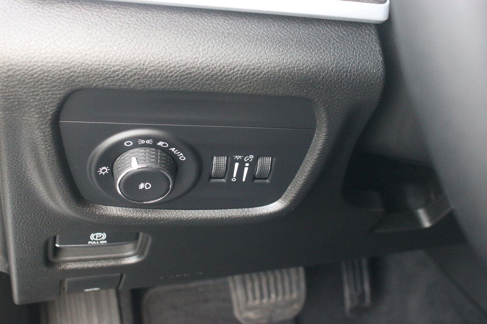 Used 2024 White Jeep Limited image 25