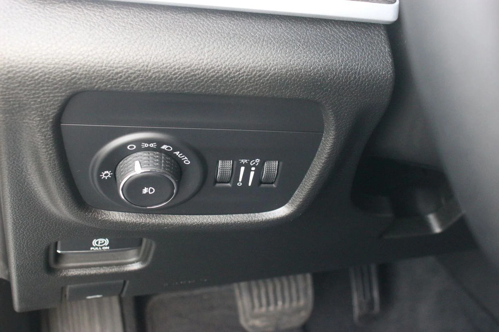 Used 2024 White Jeep Limited image 25