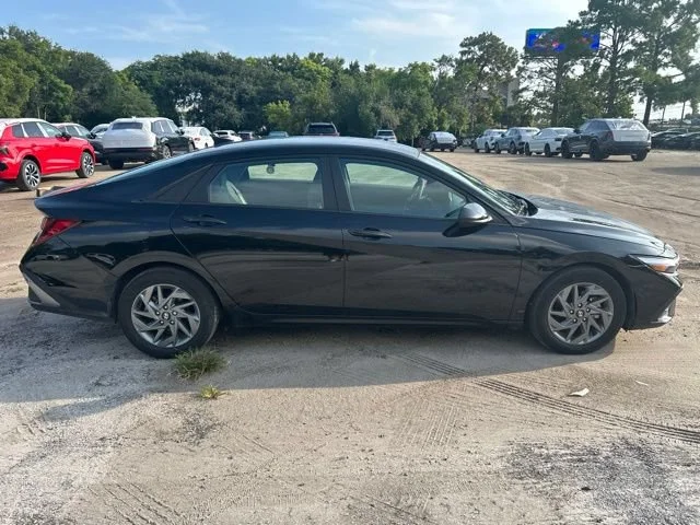 Used 2024 Abyss Black Hyundai SEL image 18
