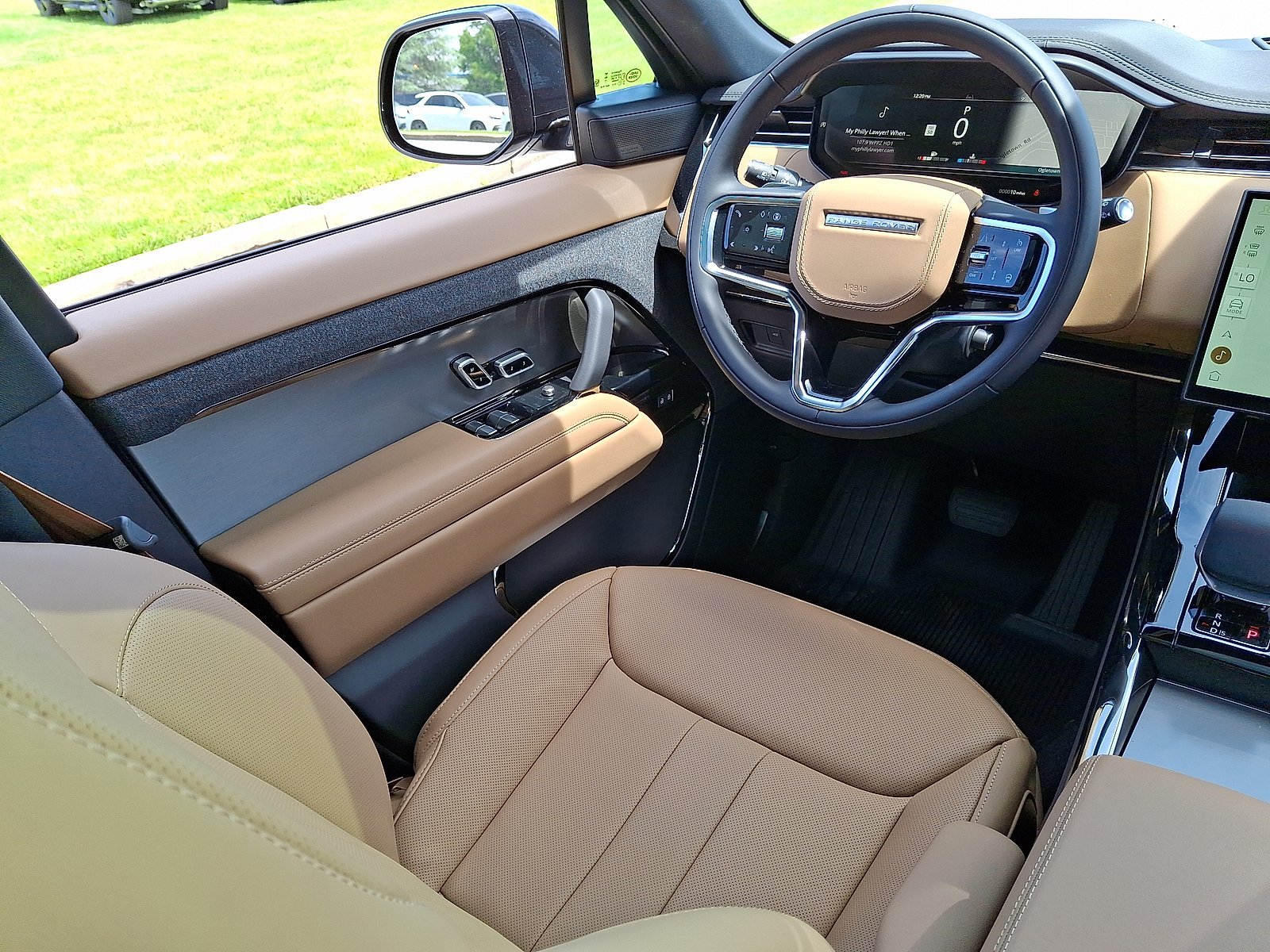 New 2026 Santorini Black LAND ROVER SE image 12