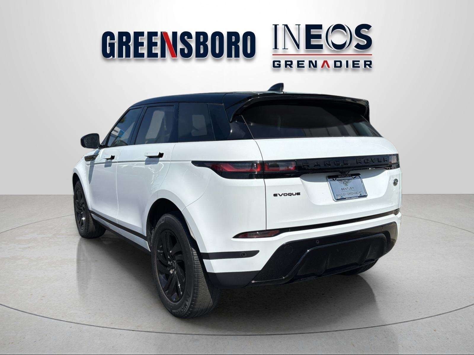Used 2023 Fuji White Land Rover S image 3