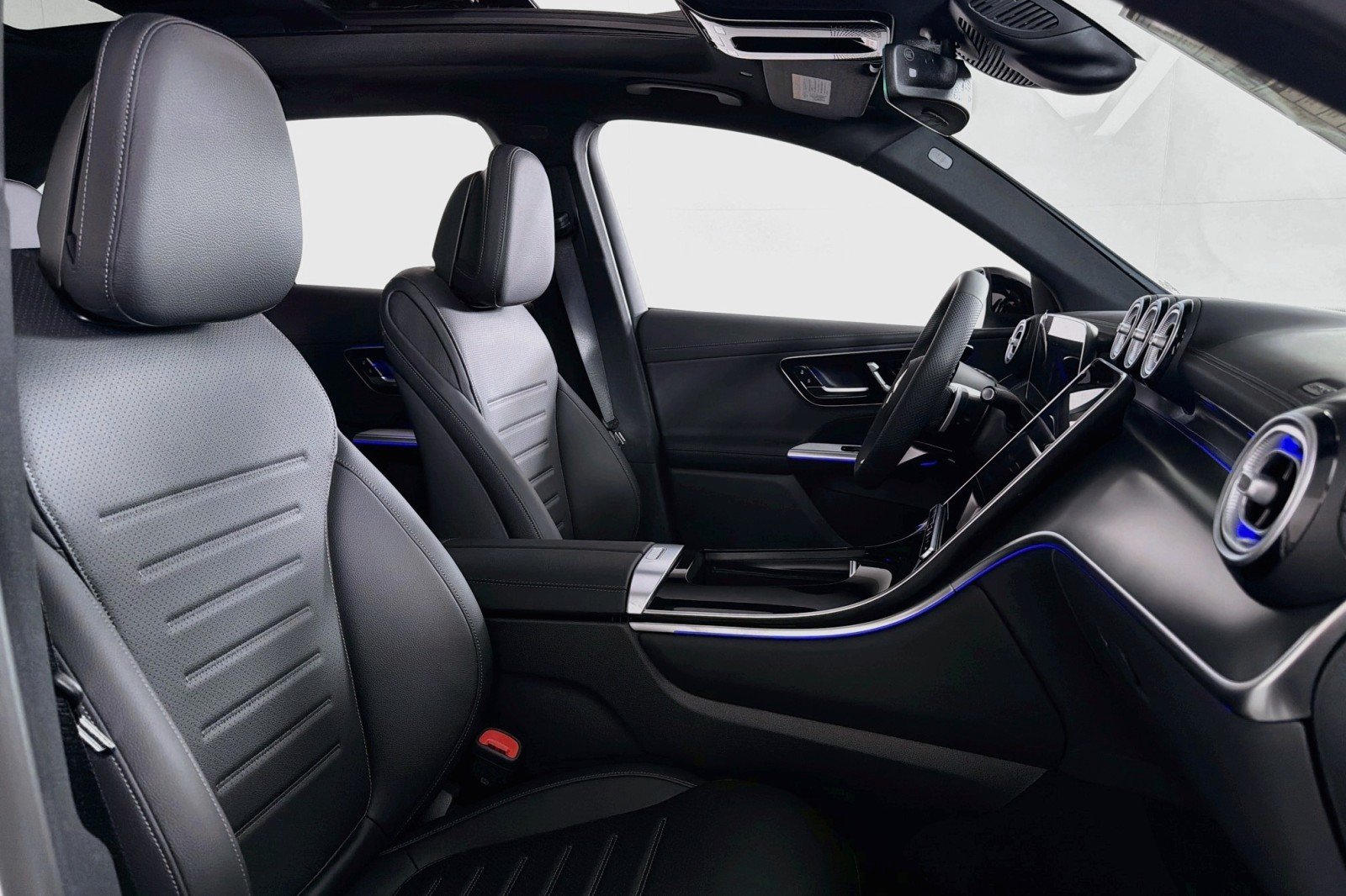 New 2027 Polar White Mercedes-Benz GLC 300 SUV image 6