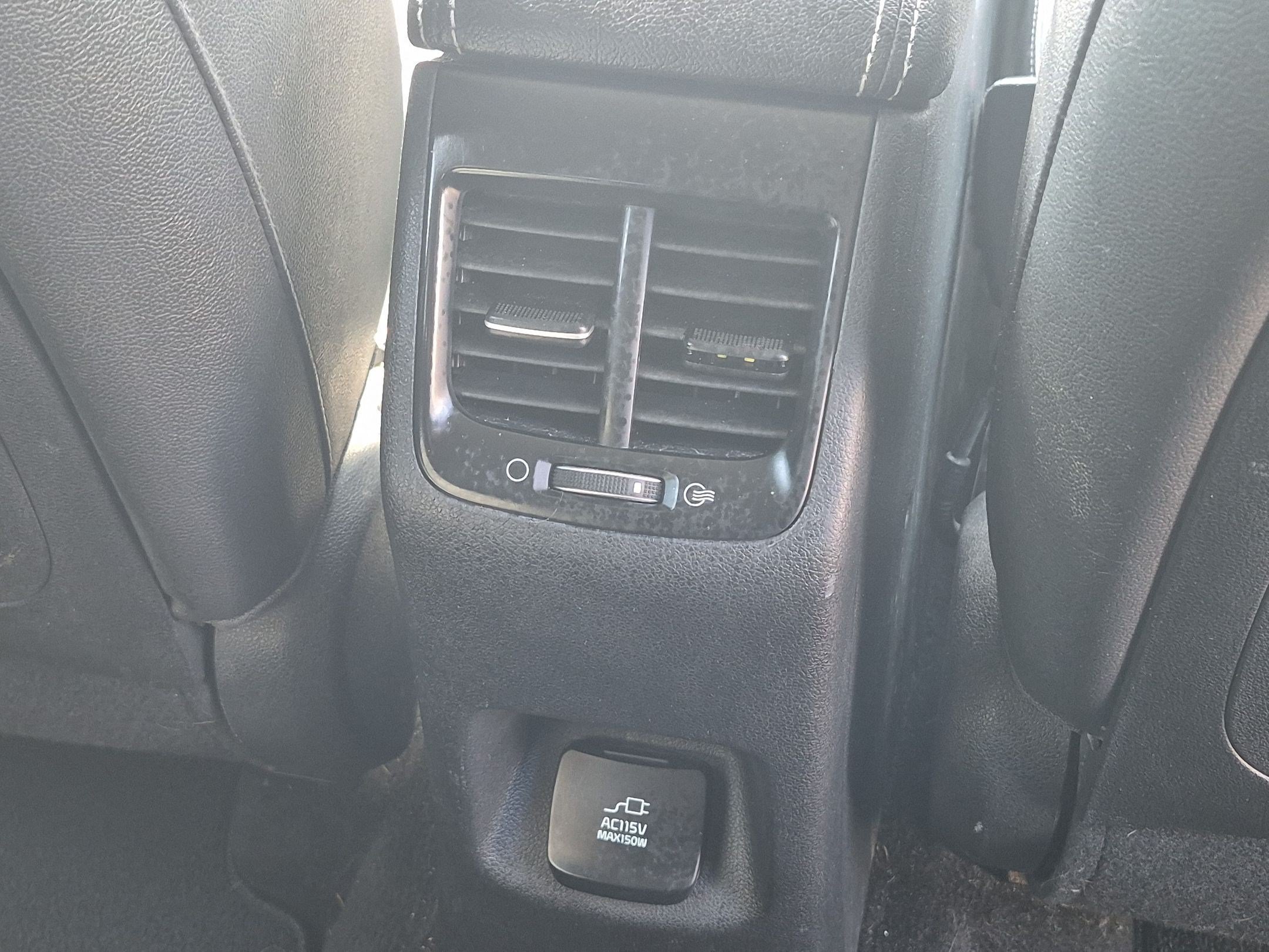 Used 2018 Silky Silver Kia Touring image 29
