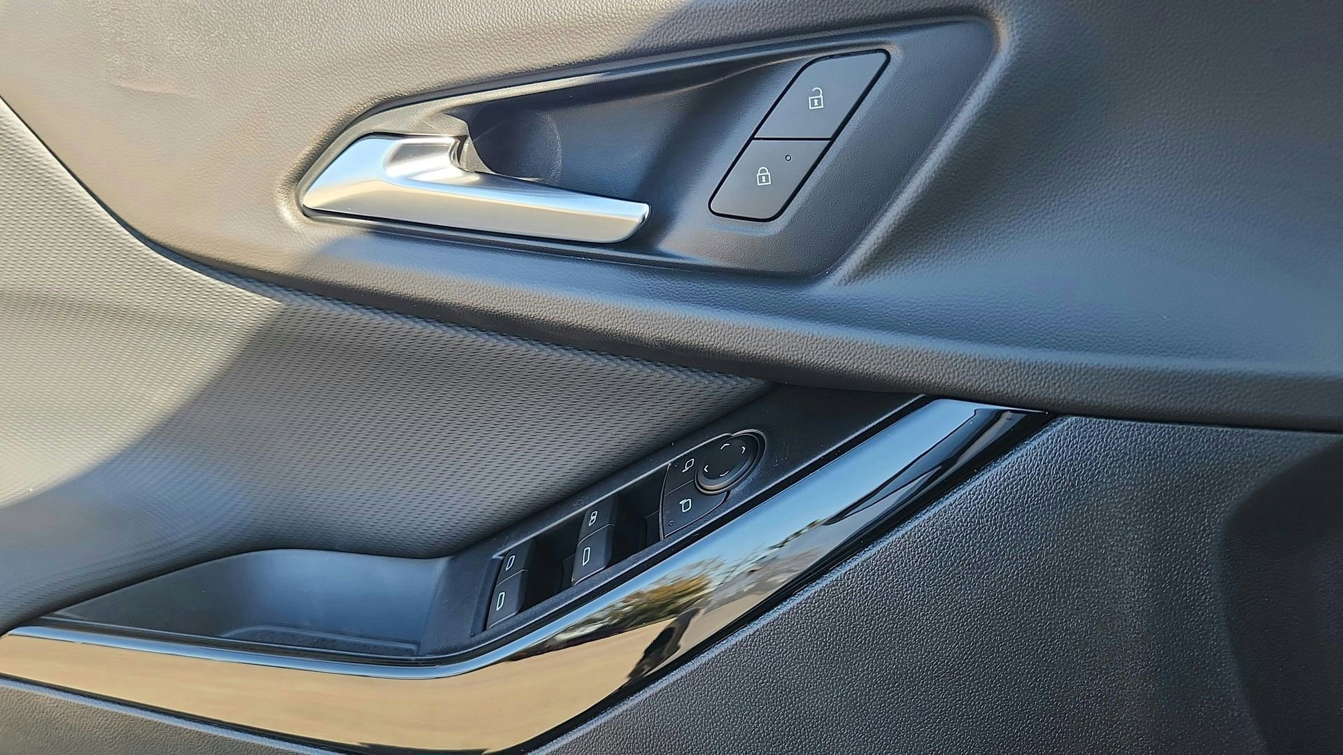 2026 Chevrolet Equinox LT - Photo 18