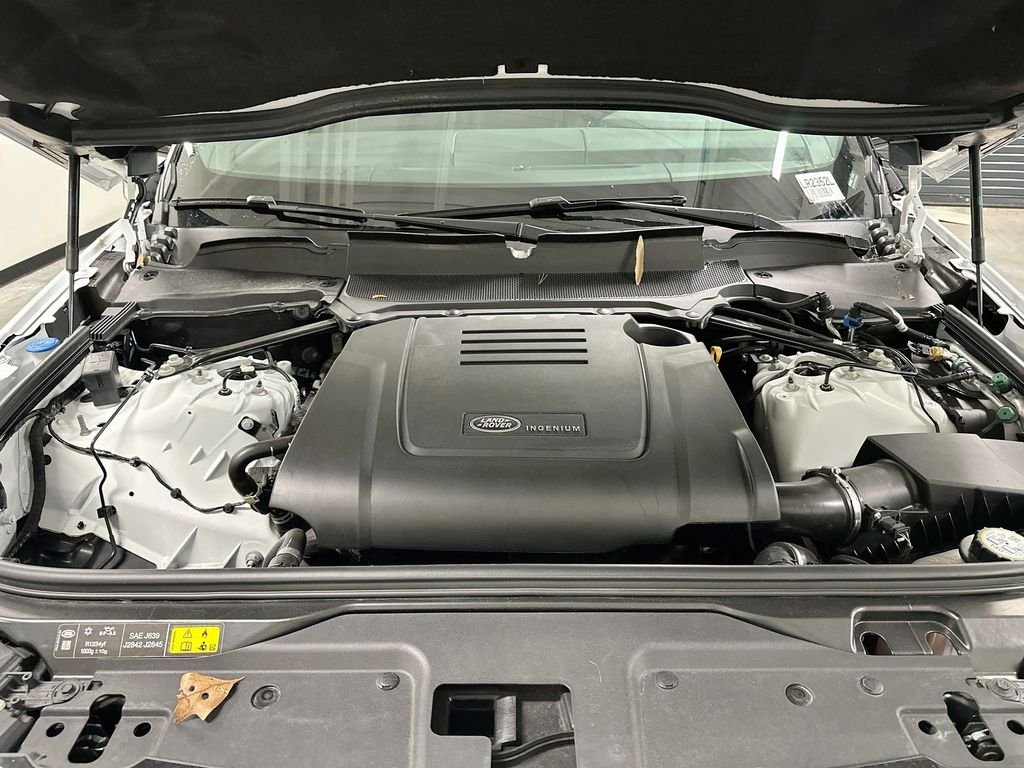Used 2025 White Land Rover S image 31
