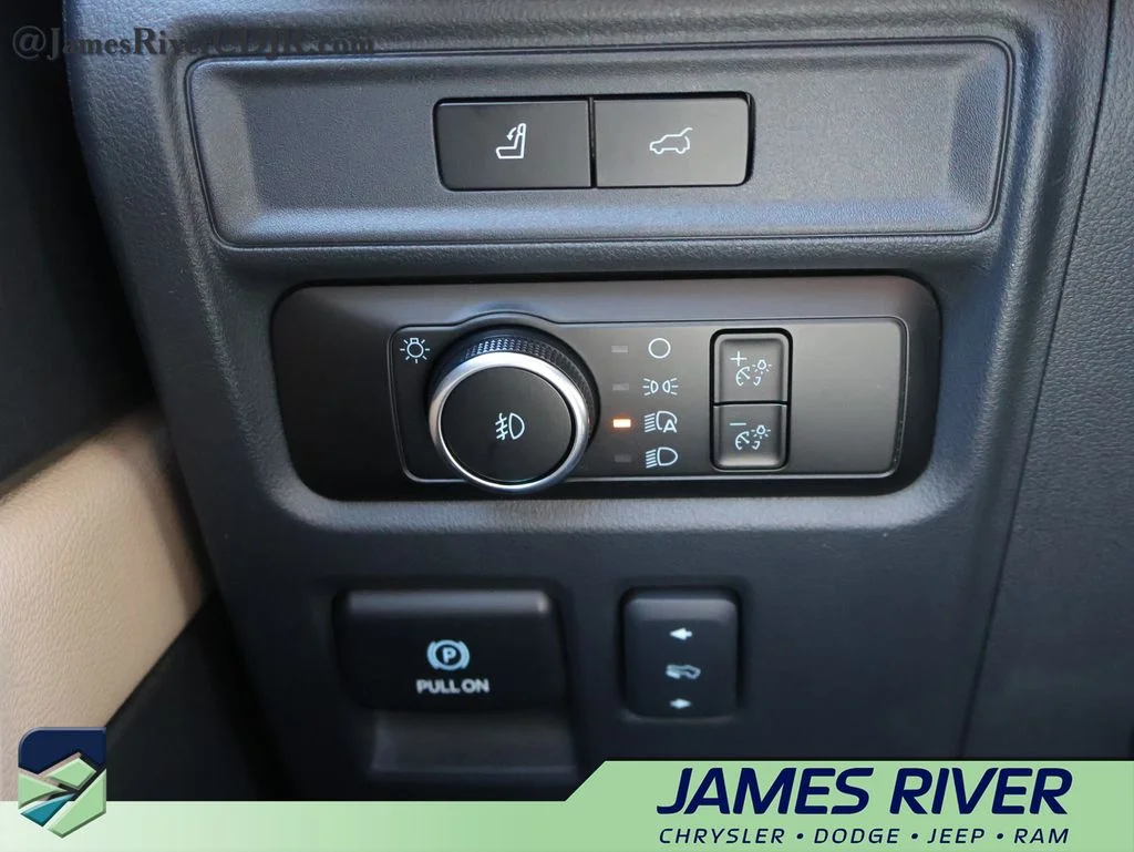 Used 2024 Gray Ford Limited image 33