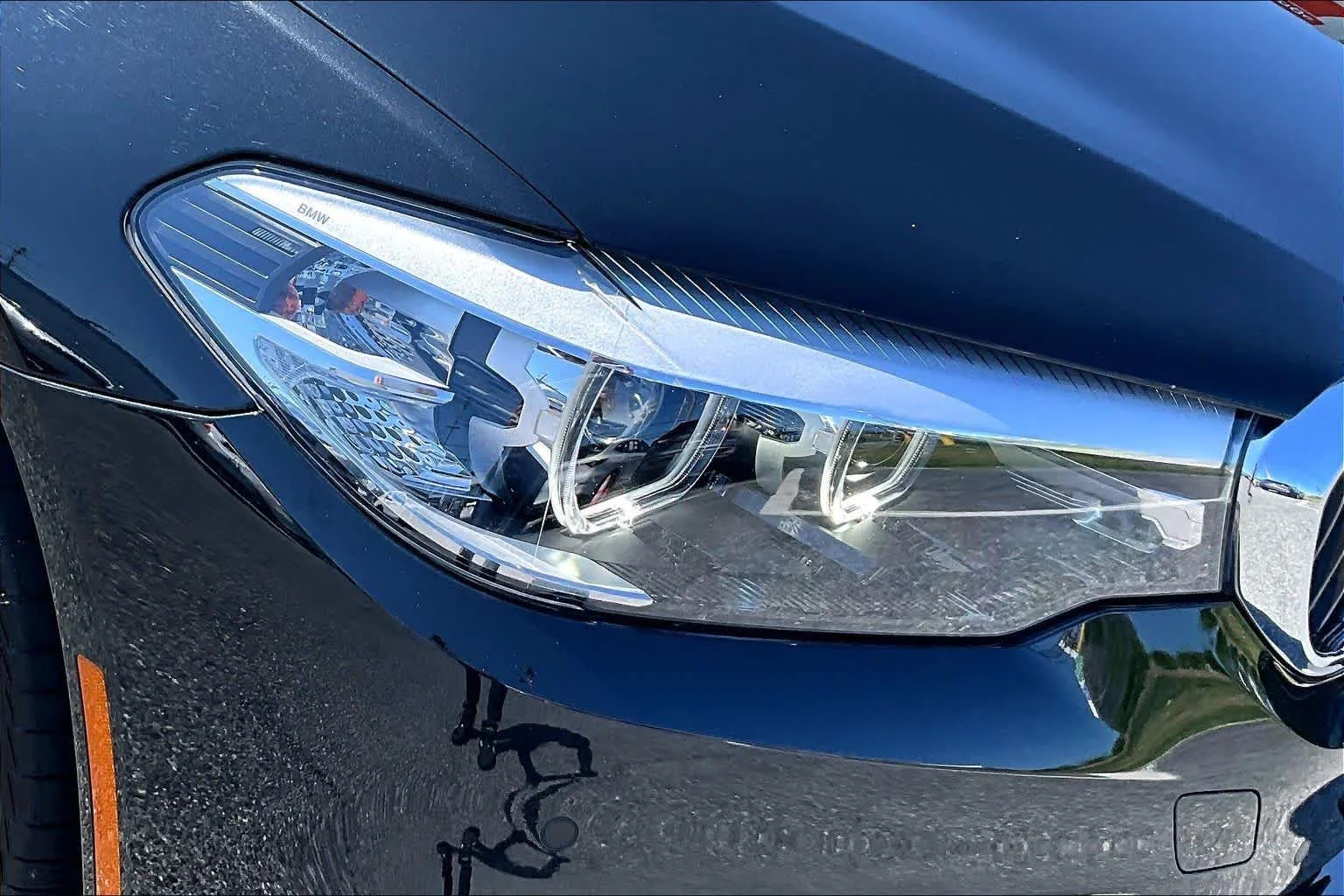 Used 2019 Black Sapphire Metallic BMW 530i xDrive image 27