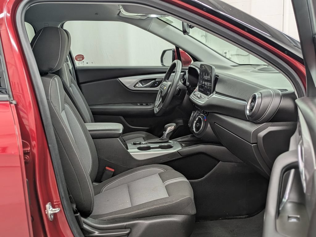Used 2023 RADIANT RED TINTCOAT Chevrolet LT image 20