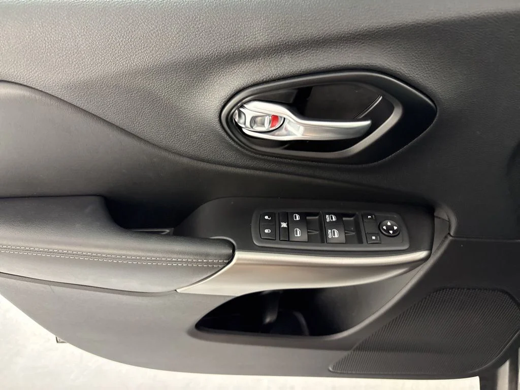 Used 2021 Gray Jeep Latitude Lux image 24
