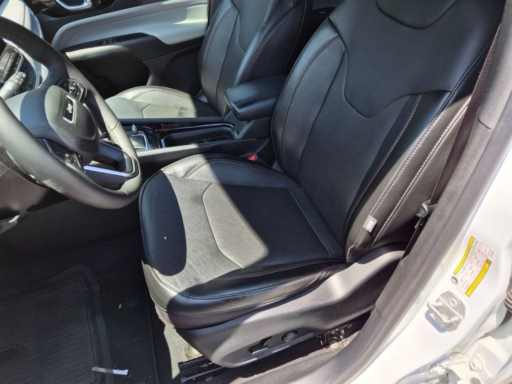 Used 2023 White Jeep Limited image 20