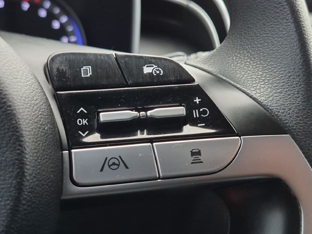 Used 2022 Silver Hyundai SEL image 15