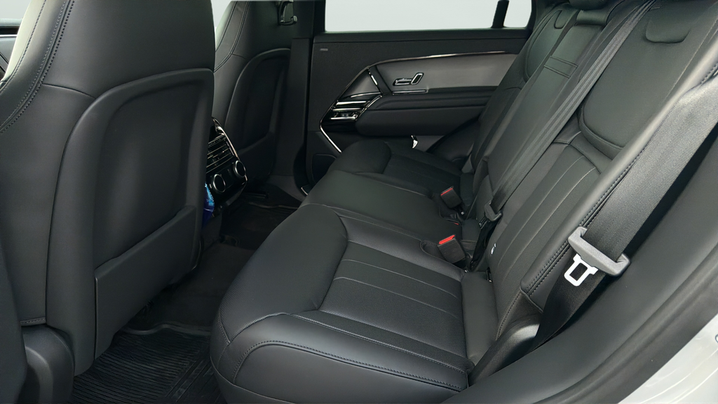 New 2026 Borasco Grey Land Rover SE image 18