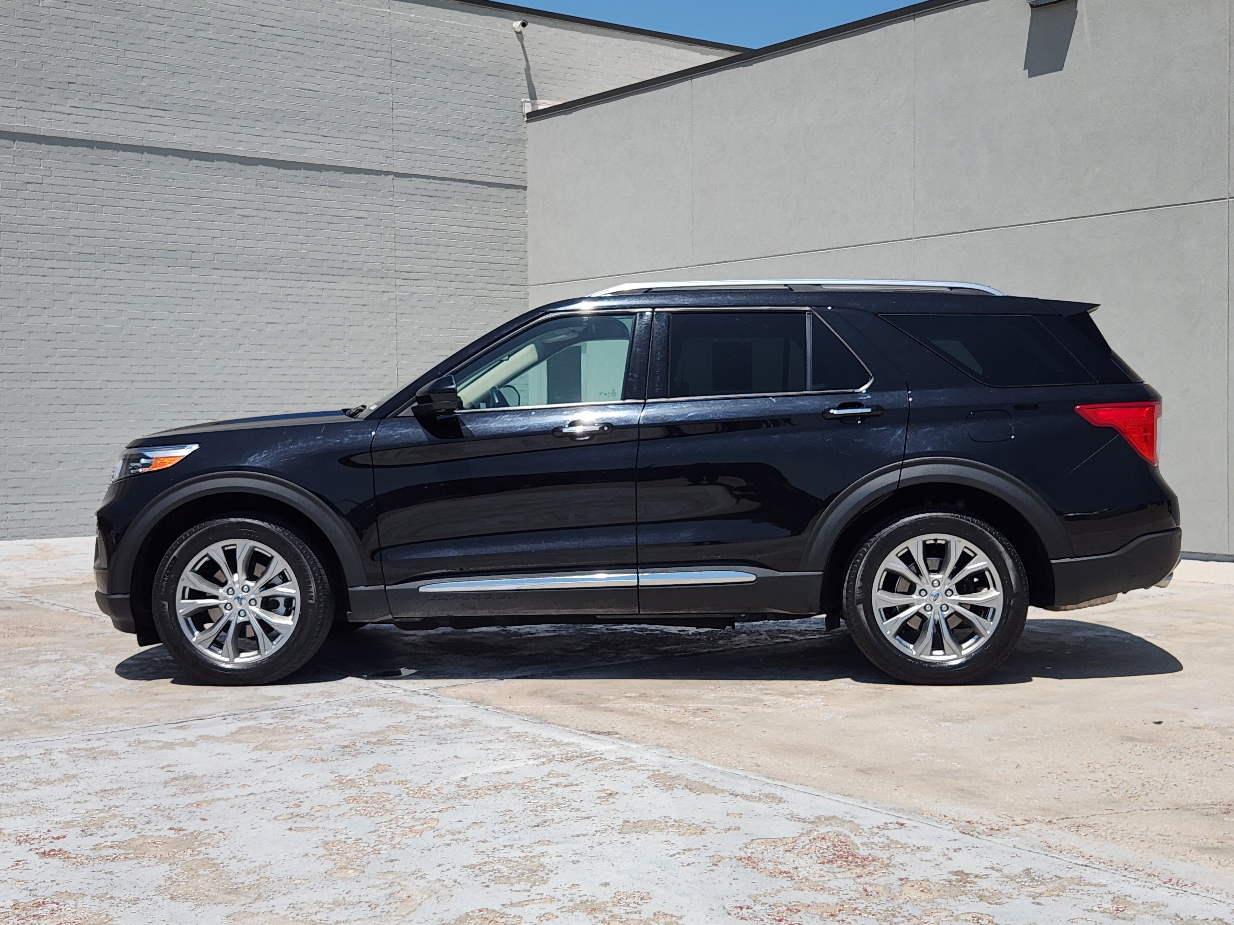 Used 2023 Agate Black Metallic Ford Limited image 5