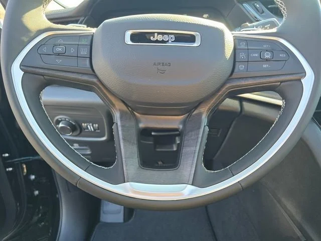 New 2026 Diamond Black Crystal Pearlcoat Jeep Altitude image 38