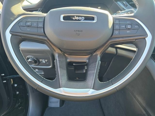 New 2026 Diamond Black Crystal Pearl-Coat Exterior Paint Jeep Altitude image 38