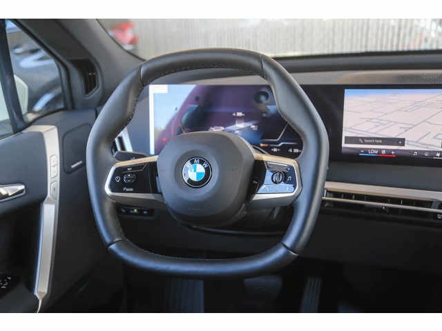 Used 2026 Alpine White BMW xDrive60 image 12