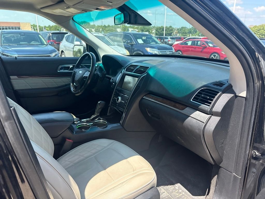 Used 2016 Black Ford Platinum image 28