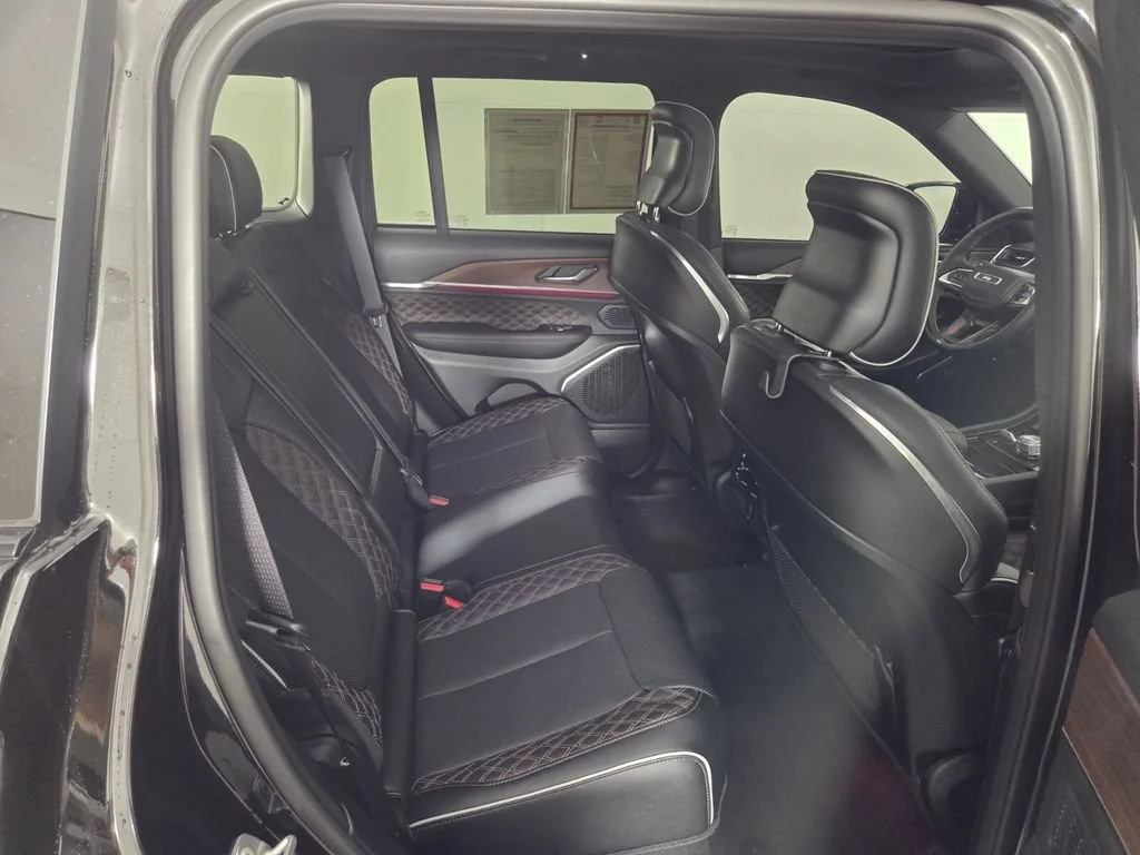 2025 Jeep Grand Cherokee Summit - Photo 29