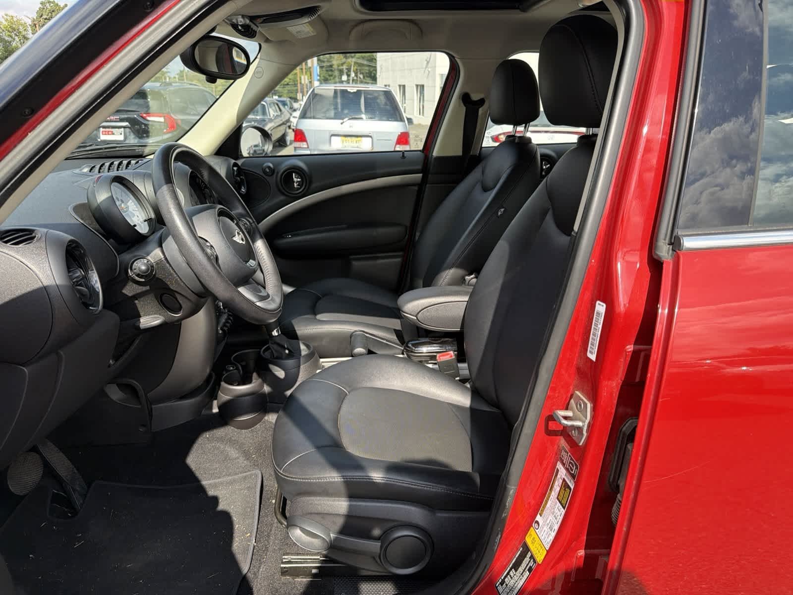 Used 2014 Red MINI  image 12
