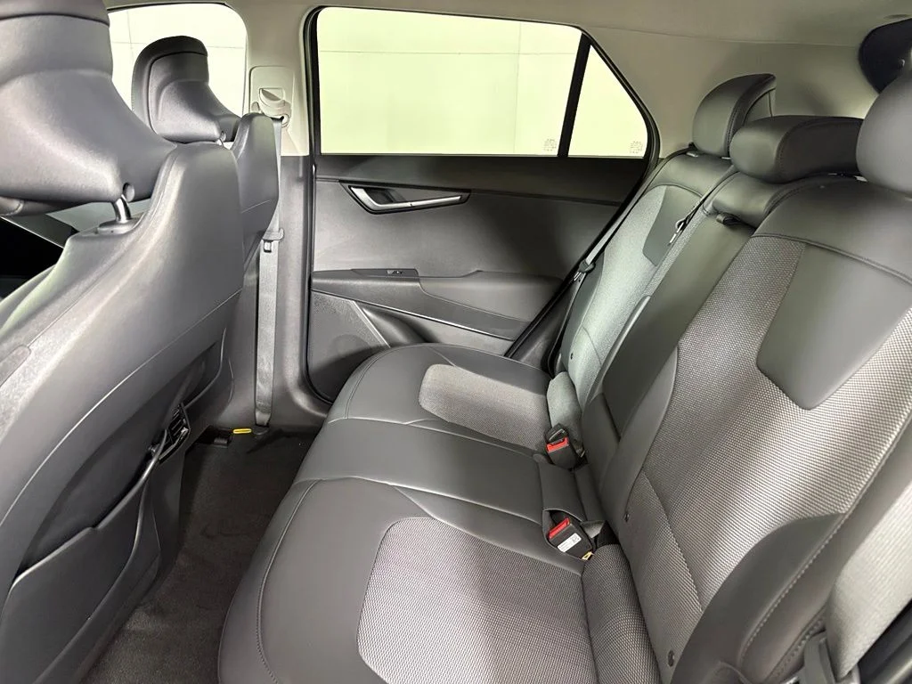 New 2026 Steel Gray Kia WIND image 32