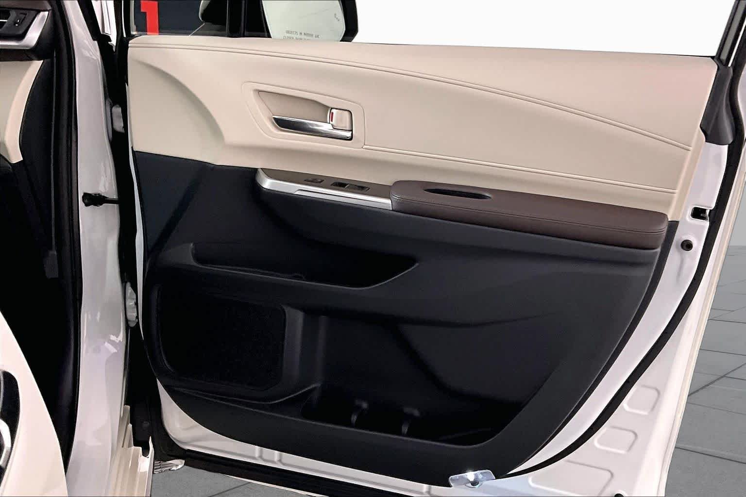 2021 Toyota Sienna Platinum - Photo 22