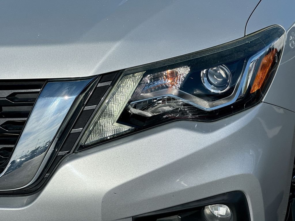 Used 2017 Silver Nissan SV image 15