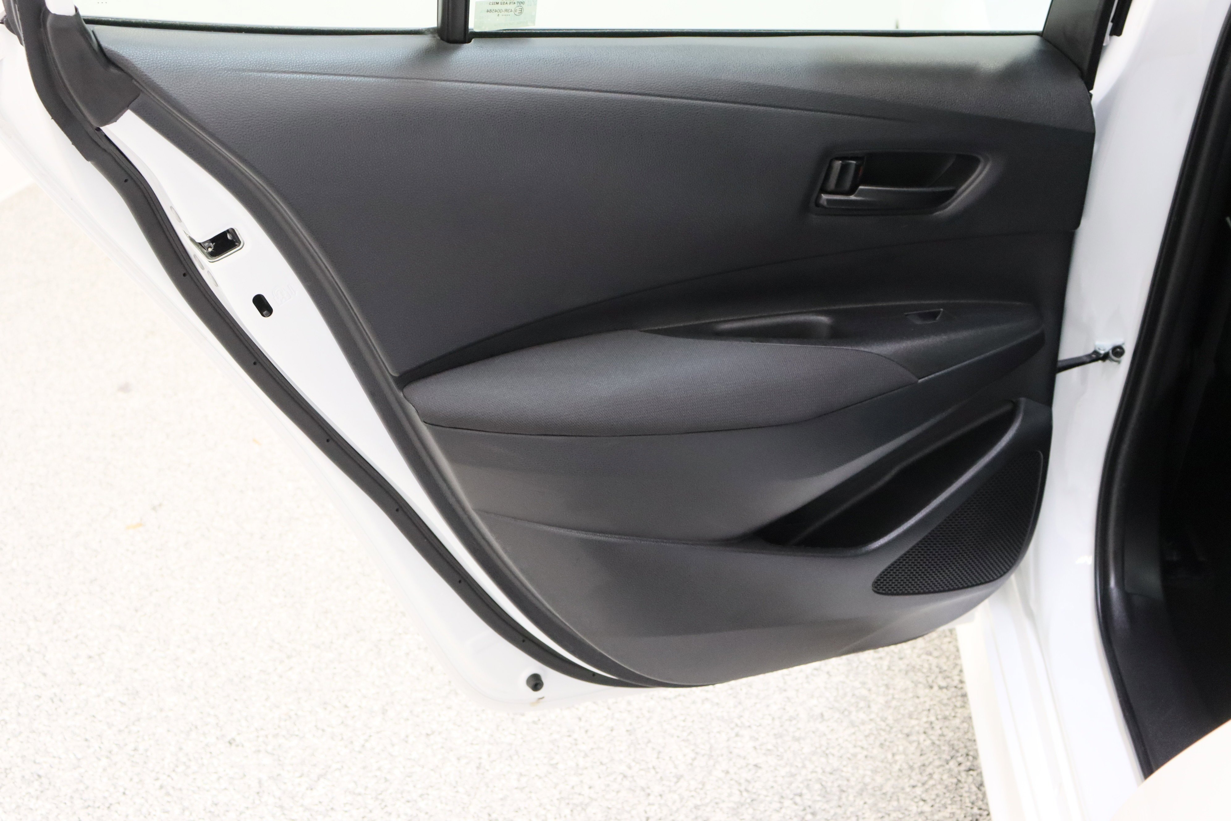 Used 2025 Ice Cap Toyota LE 2.0L image 23