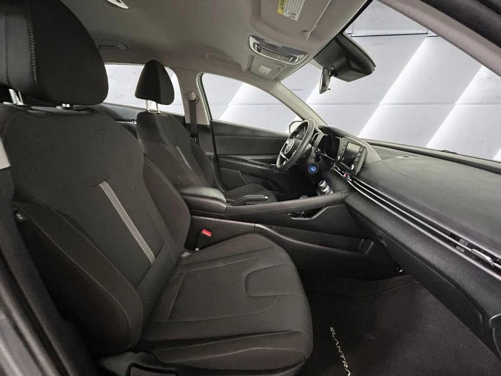 Used 2022 Gray Hyundai SE image 13