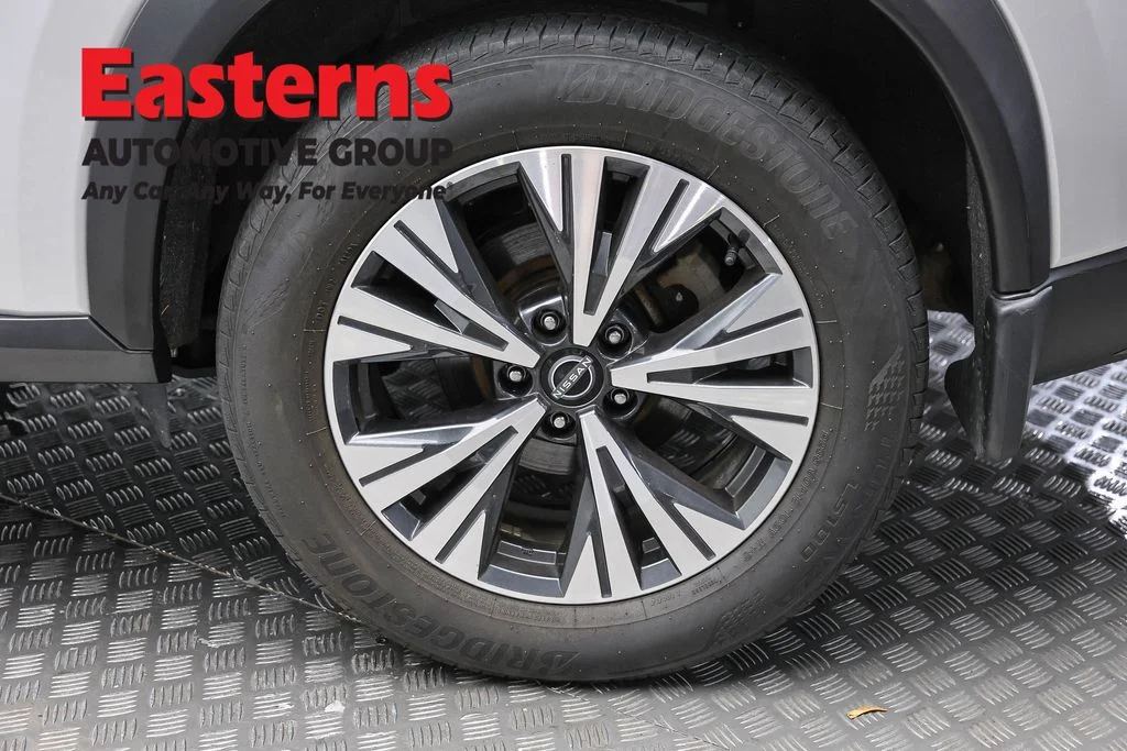 Used 2023 Silver Nissan SV image 76