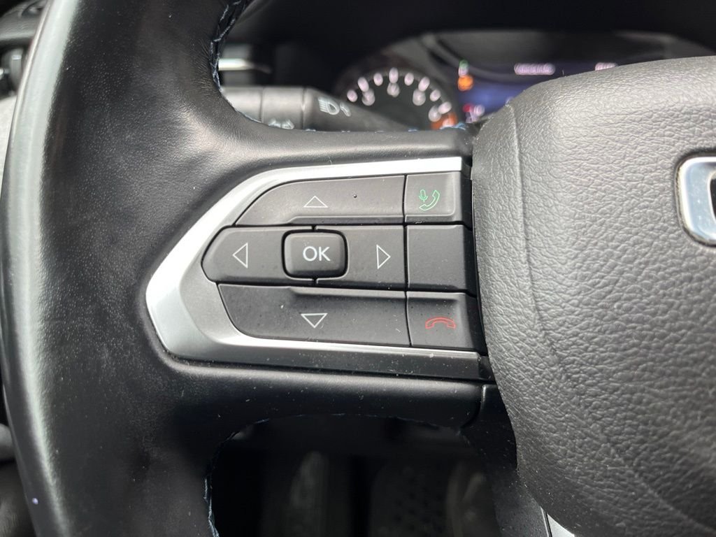 Used 2022 Crystal Metallic Jeep Latitude image 24
