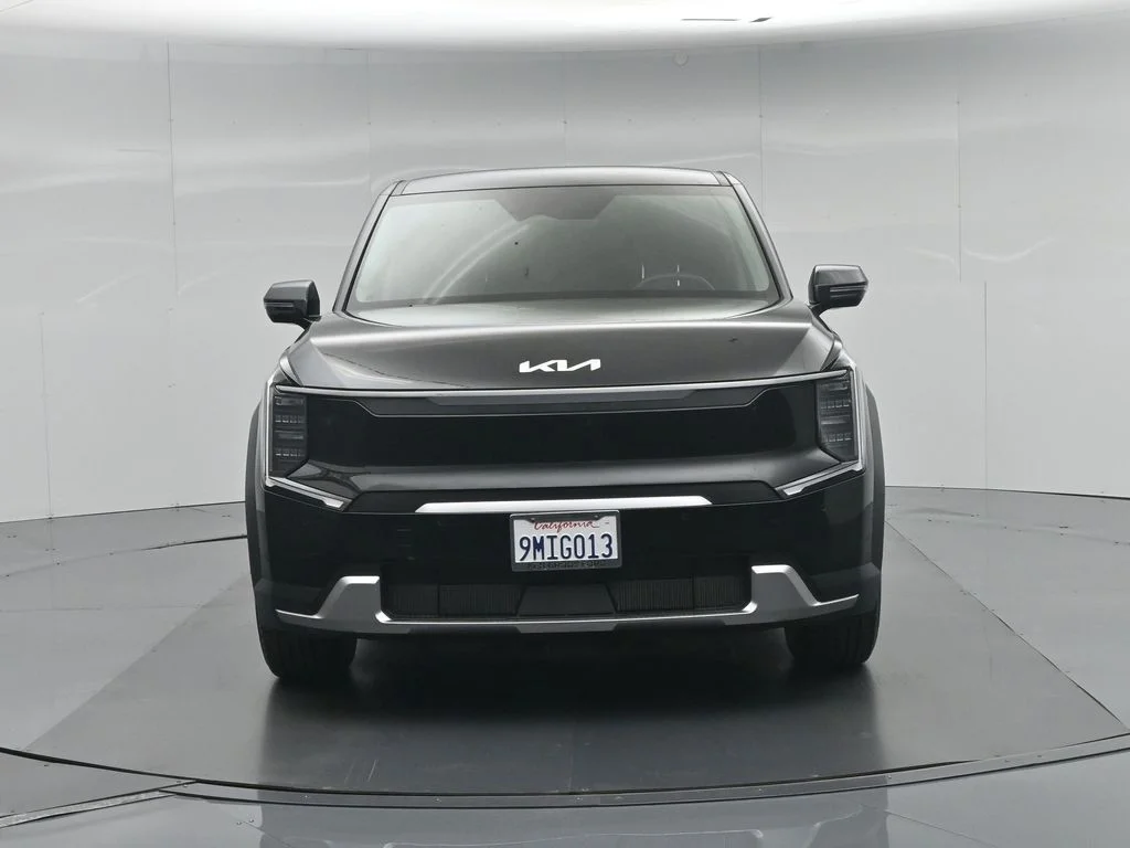 Used 2024 Black Kia Light Long Range image 28