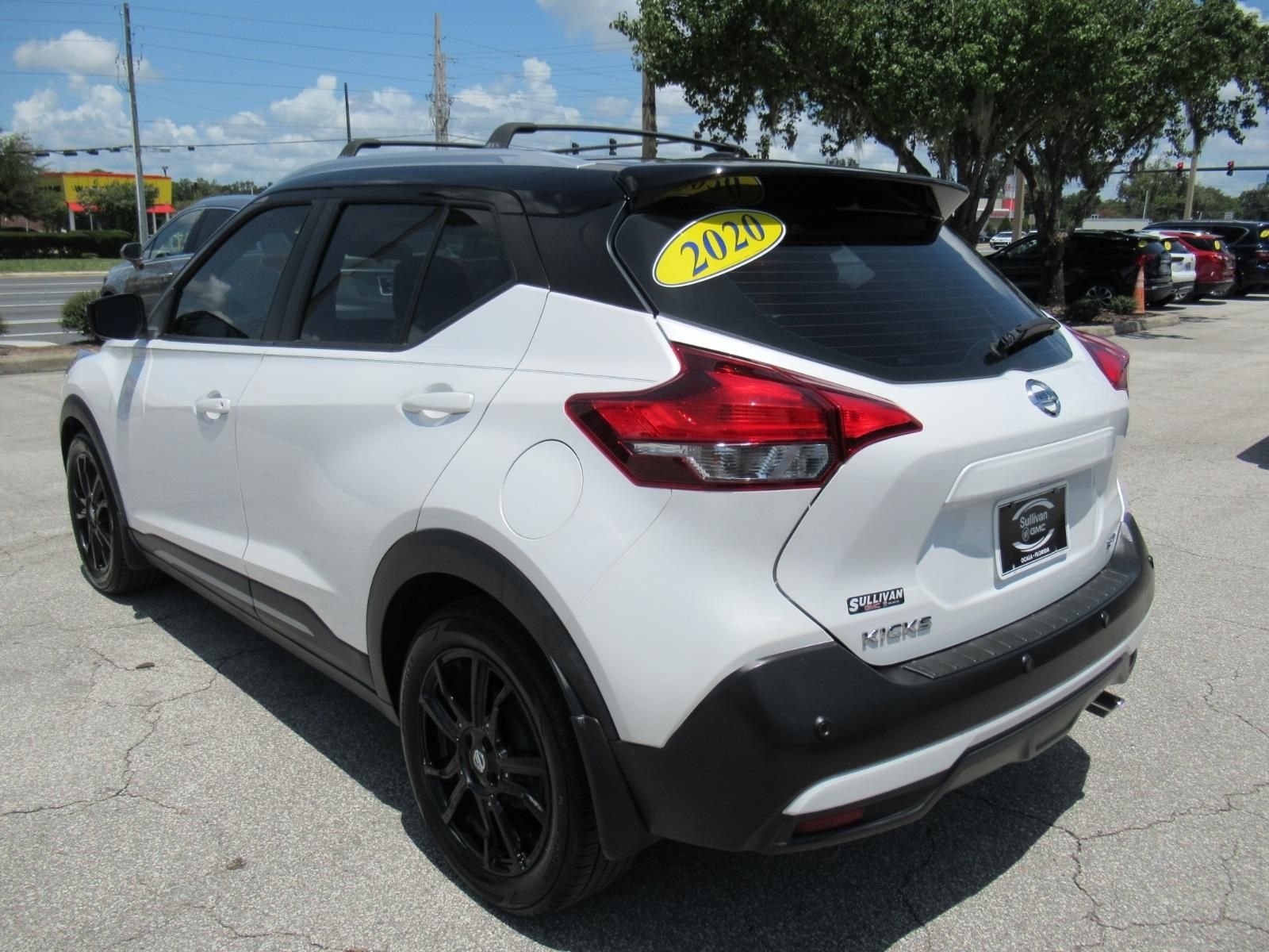 Used 2020 White Nissan SR image 6