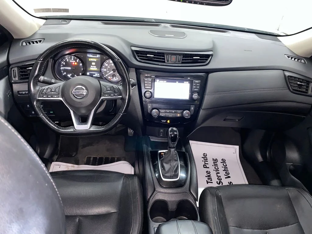 Used 2017 Silver Nissan SL image 22