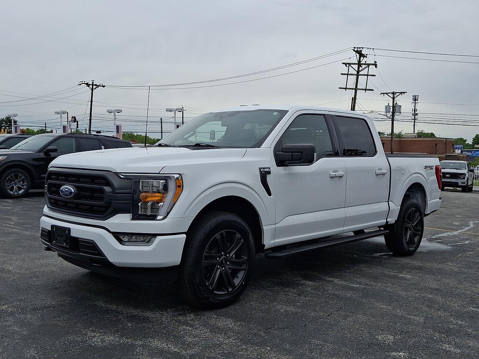 Certified Used 2022 Oxford White Ford XLT image 3