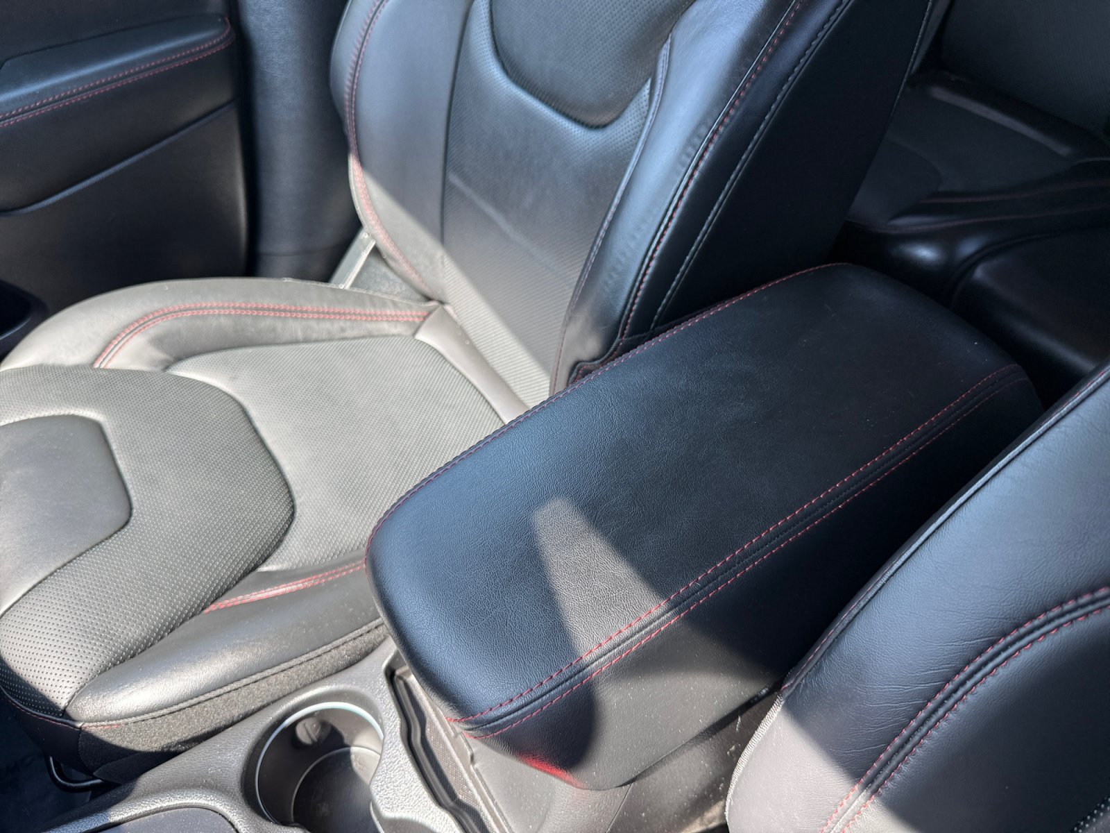 Used 2018 Diamond Black Jeep Trailhawk image 14
