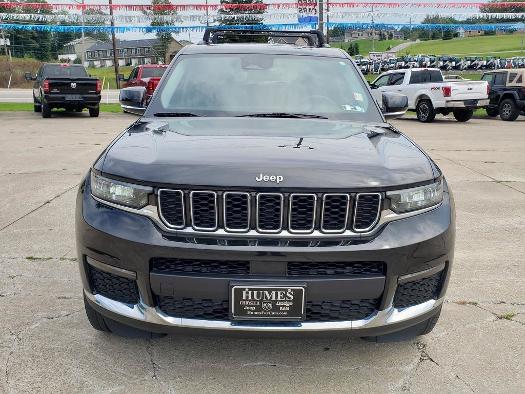 Used 2022 Diamond Black Crystal Pearlcoat Jeep Limited image 8