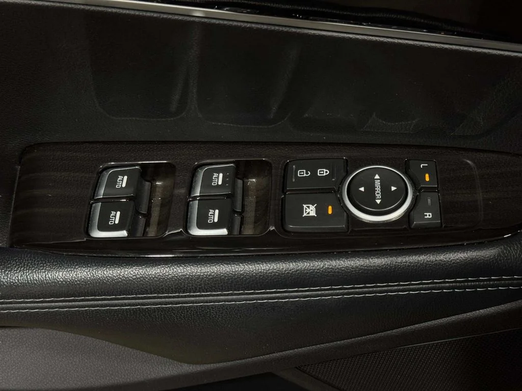 Used 2019 Titanium Silver Kia LX image 20