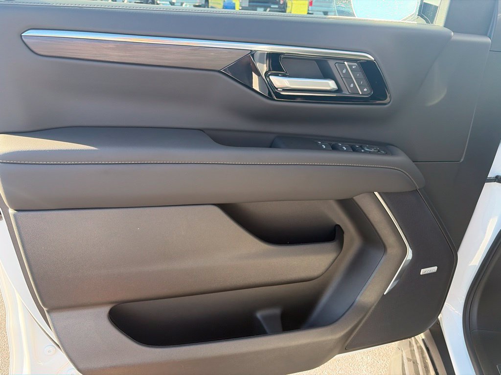 2026 Chevrolet Suburban LT - Photo 12