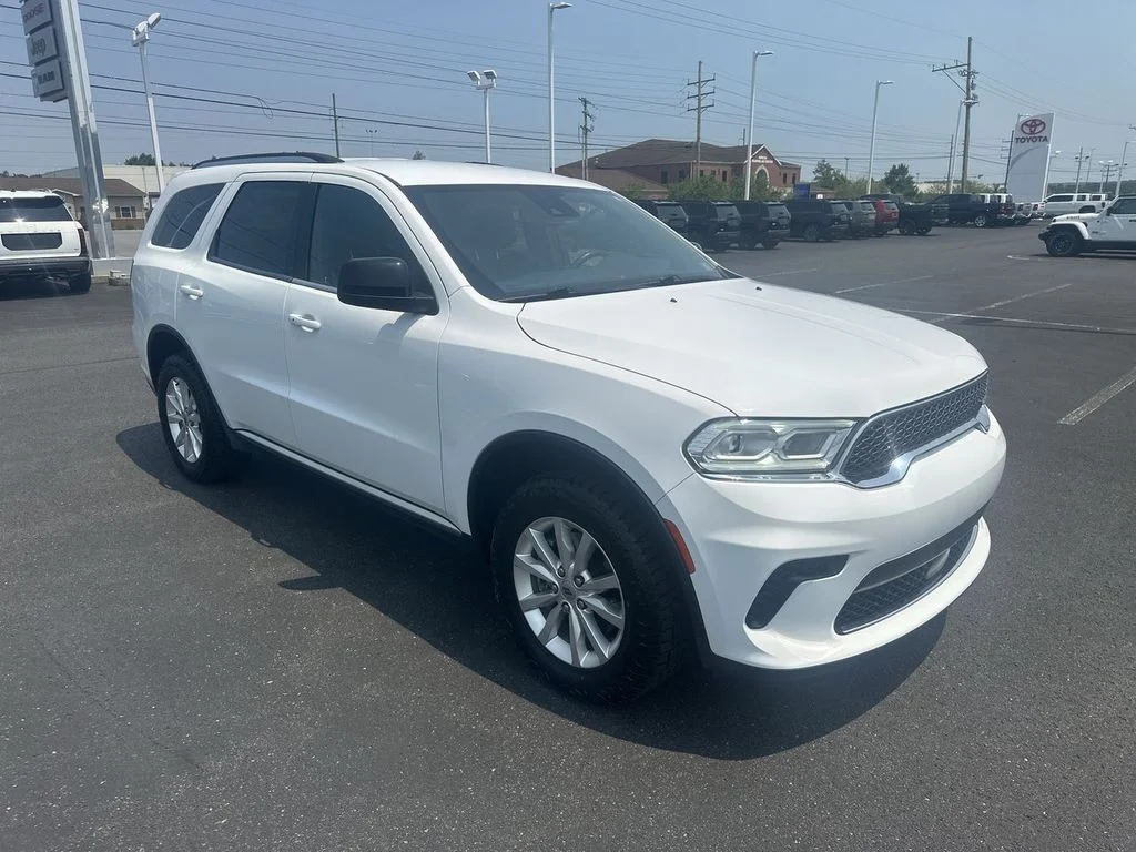 Used 2023 White Dodge SXT image 2