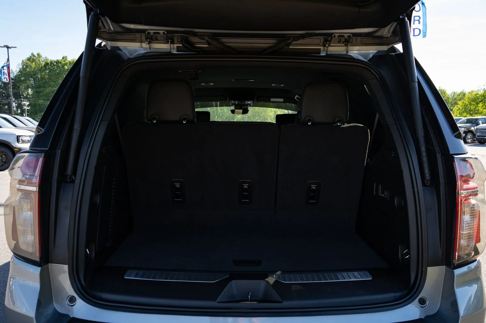 Used 2024 Gray Chevrolet Premier image 9