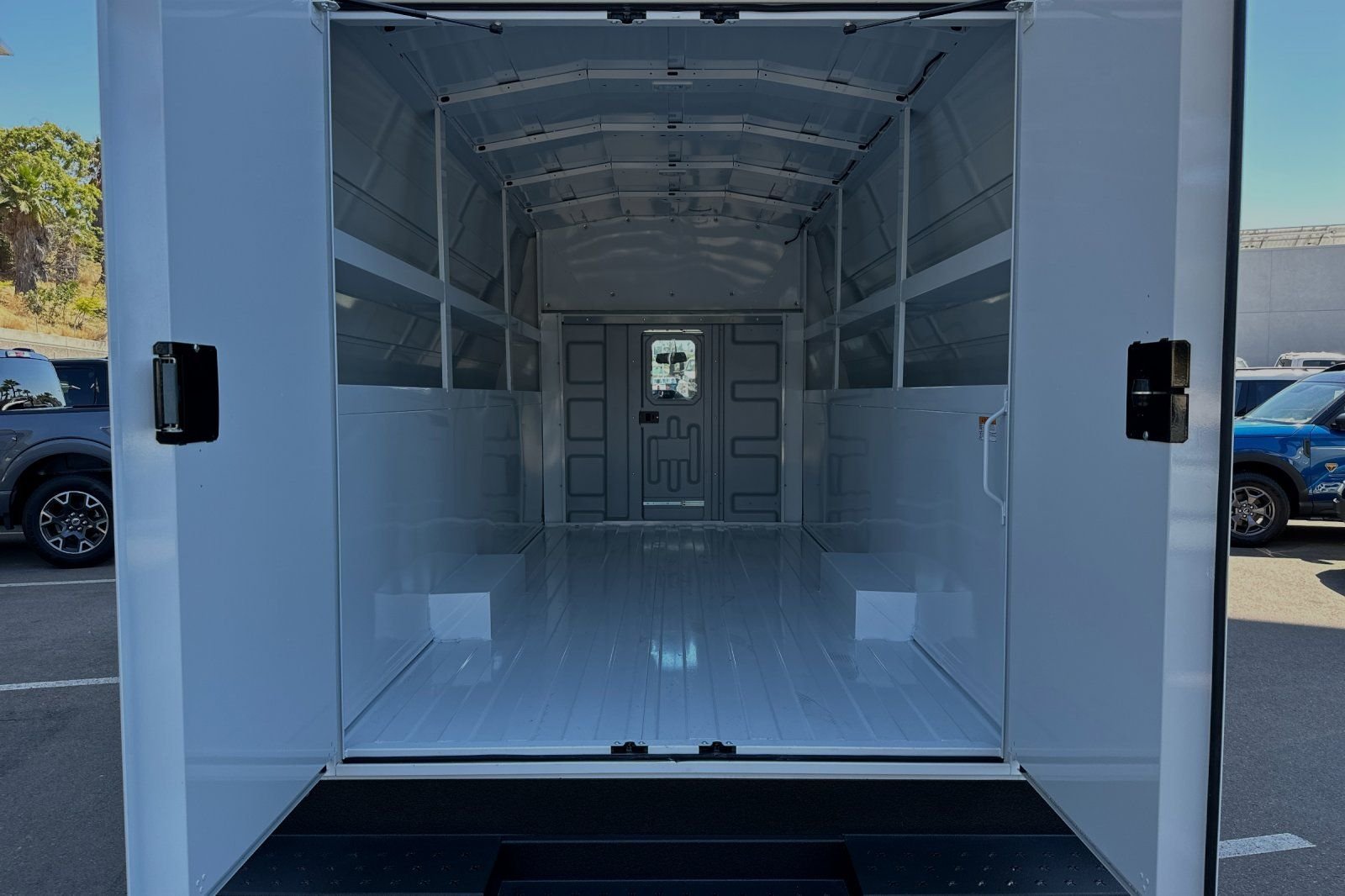 2025 Ford E-Series Cutaway Base - Photo 8