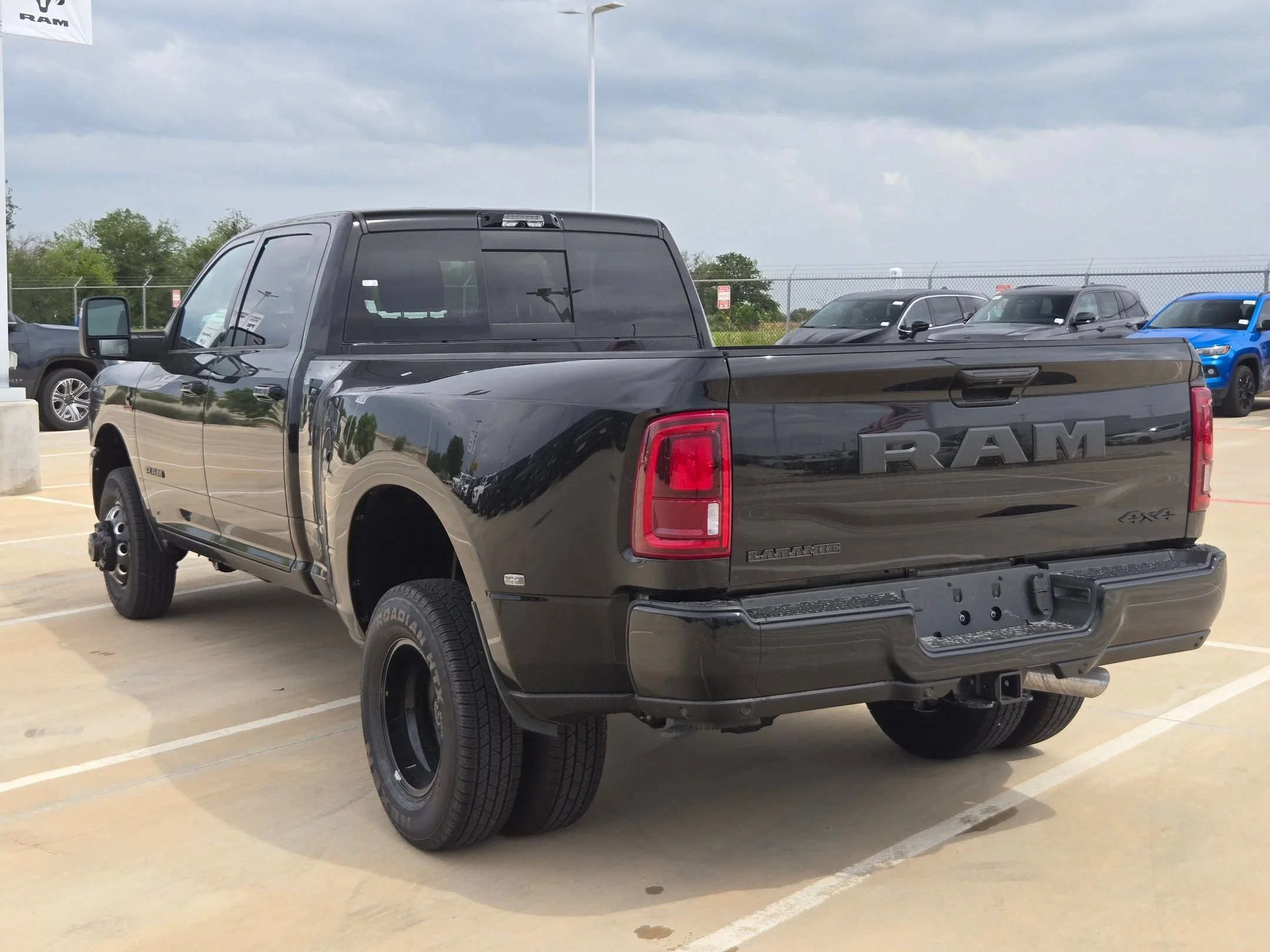 New 2026 Diamond Black Crystal Pearl-Coat Exterior Paint RAM Laramie image 5