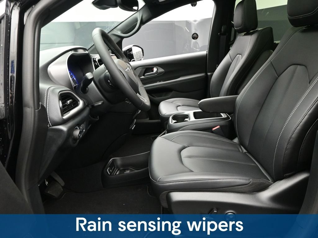 2026 Chrysler Pacifica Select - Photo 23