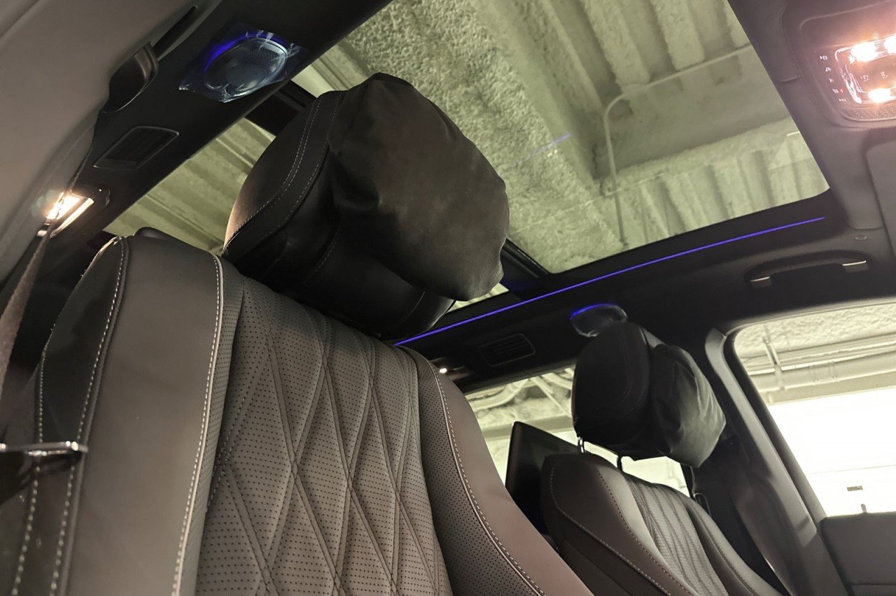 New 2026 MANUFAKTUR Moonlight White Metallic Mercedes-Benz Maybach GLS 600 4MATIC® SUV image 17